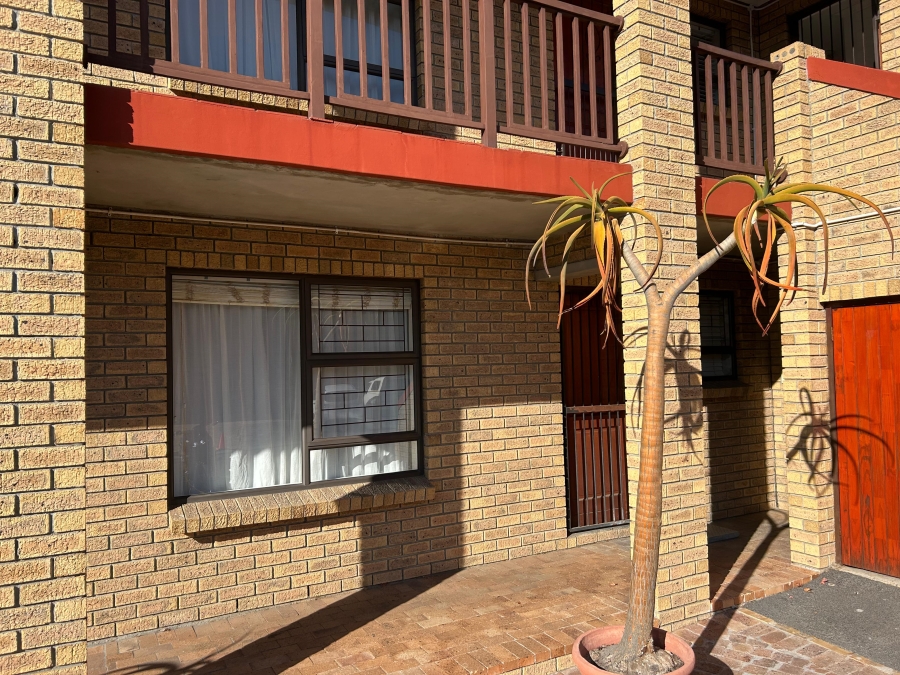 2 Bedroom Property for Sale in Oakglen Western Cape